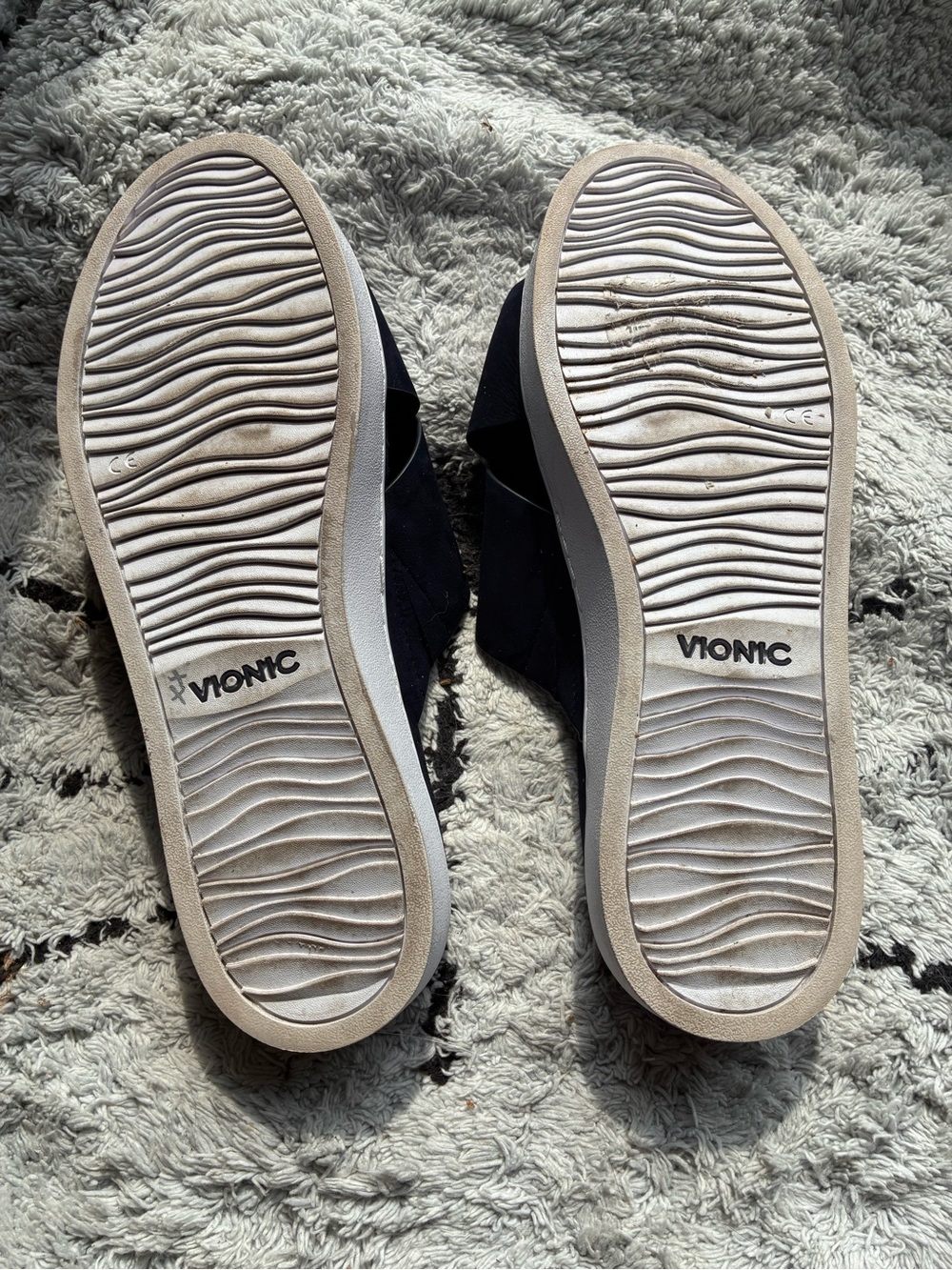 Vionic Slide Sandals Size 9.5 - Picture 4 of 6